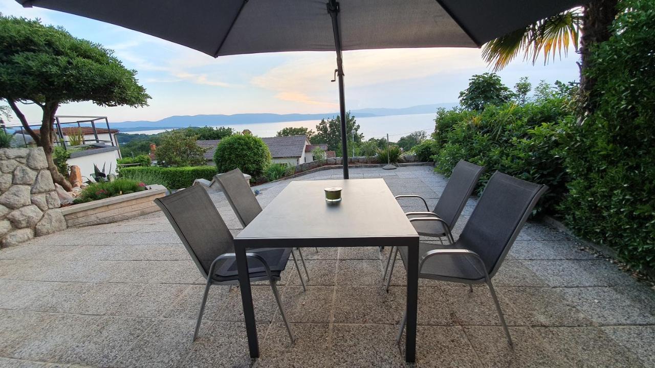 Divine View Apartma Njivice Eksteriør billede