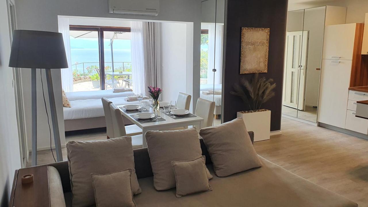 Divine View Apartma Njivice Eksteriør billede