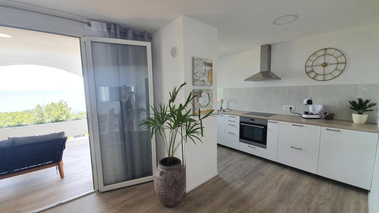 Divine View Apartma Njivice Eksteriør billede
